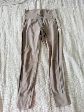 Vuori Taupe Drawstring Performance Leggings
